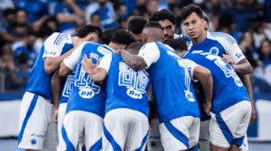 Elenco do Cruzeiro reunido após goleada no Mineirão