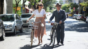 casal andando de bicicleta