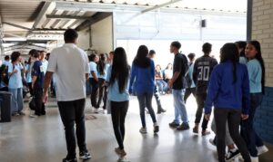 Estudantes em escola
