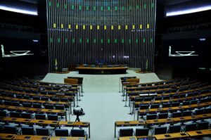 A Câmara dos Deputados vista de cima, esvaziada.
