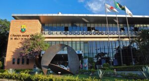 A fachada da Câmara Municipal de BH
