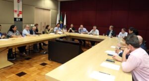 Reunião do prefieto Álvaro Damião com secretariado da prefeitura de Belo Horizonte
