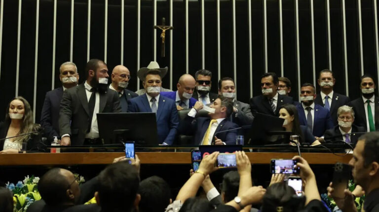oposição câmara motim