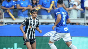 Gustavo Scarpa em jogo contra o Cruzeiro