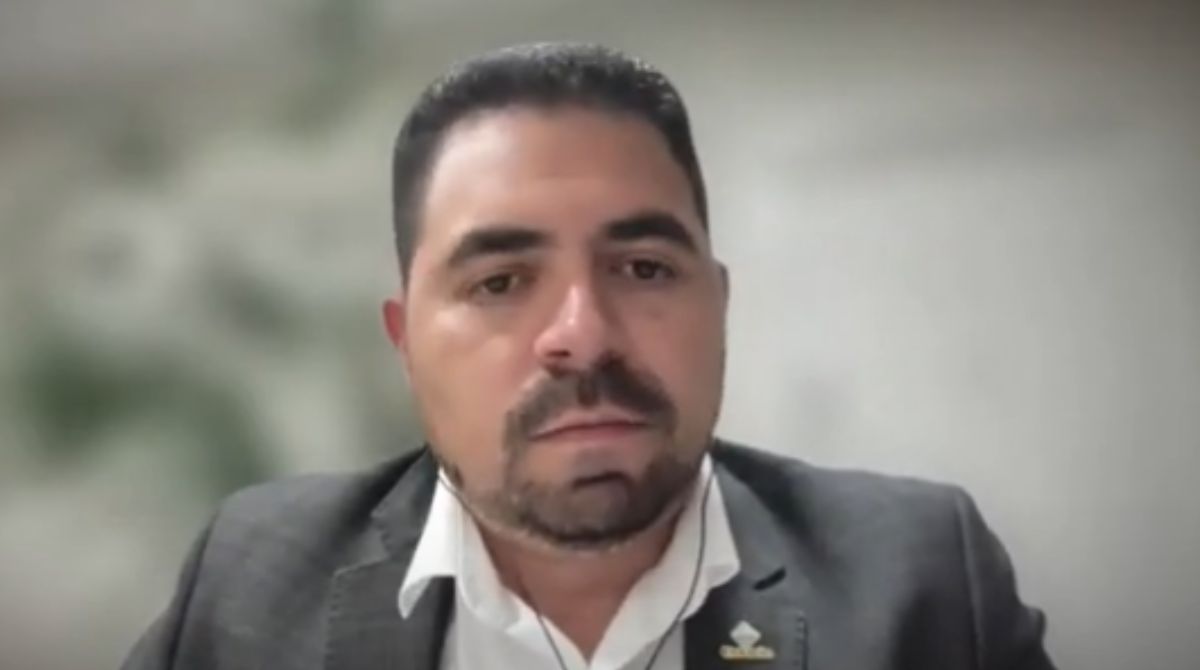 Professor de Ciências Contábeis Alisson Batista