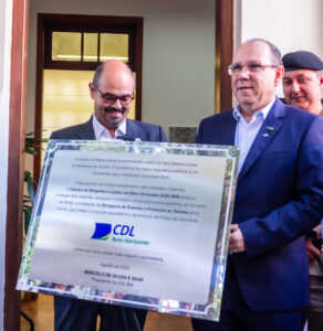 O vice-governador, Professor Mateus, e o presidente da CDL/BH, Marcelo de Souza e Silva