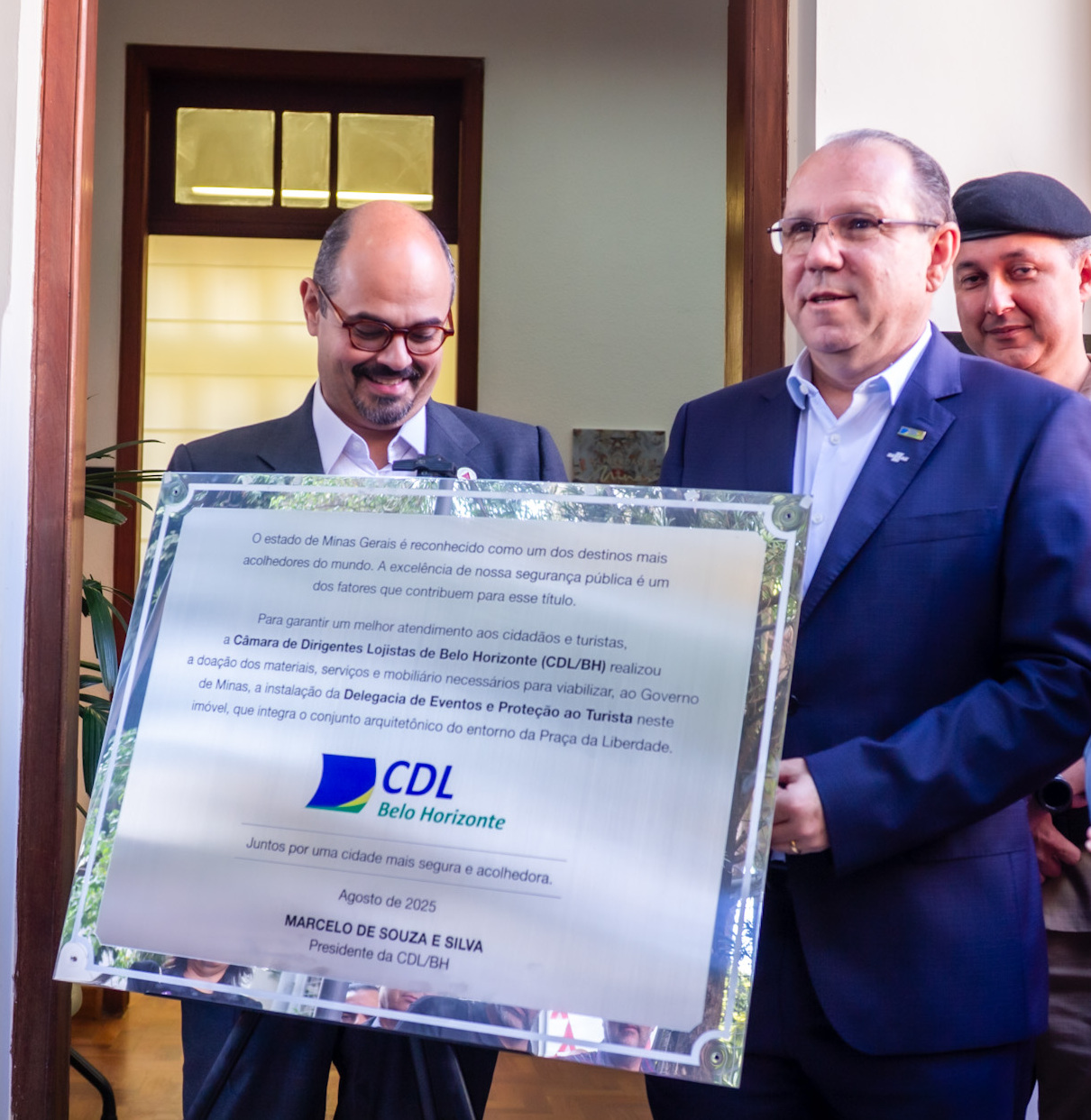 O vice-governador, Professor Mateus, e o presidente da CDL/BH, Marcelo de Souza e Silva