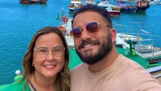 A professora Soraya Bonfim ao lado do filho, Matteos França Campos