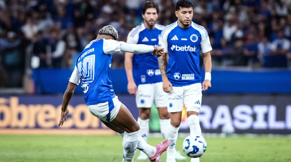 Matheus Pereira marcou, em cobrança de falta, o único gol da partida entre Cruzeiro e São Paulo, no Mineirão. (foto: Gustavo Aleixo/Cruzeiro)