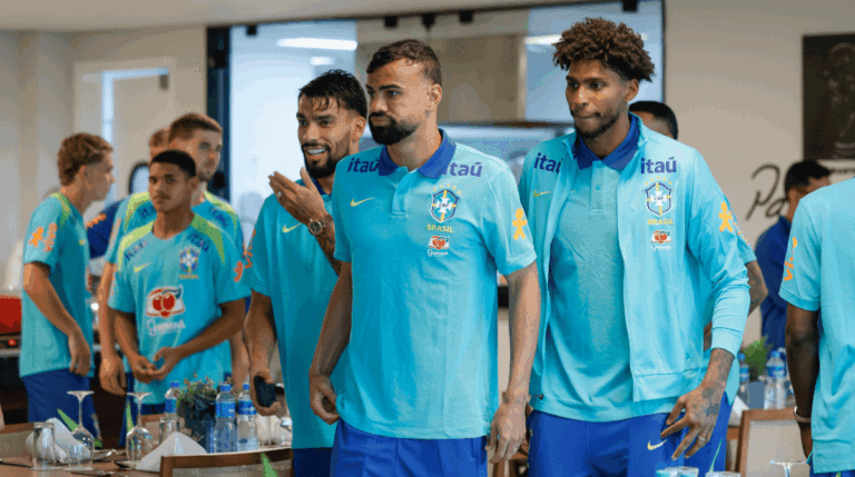 Fabrício Bruno com a camisa da Seleção Brasileira