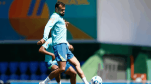 Fabrício Bruno em treino pela Seleção