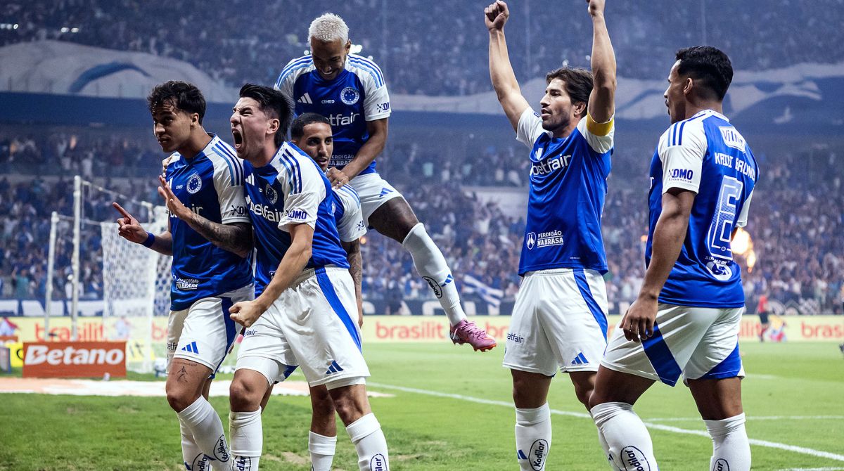 Jogadores do Cruzeiro comemoram vitória diante do Atlético