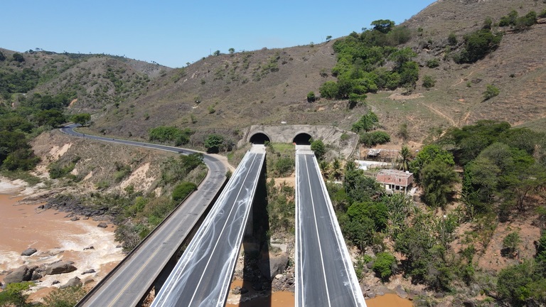 Obras na BR-381