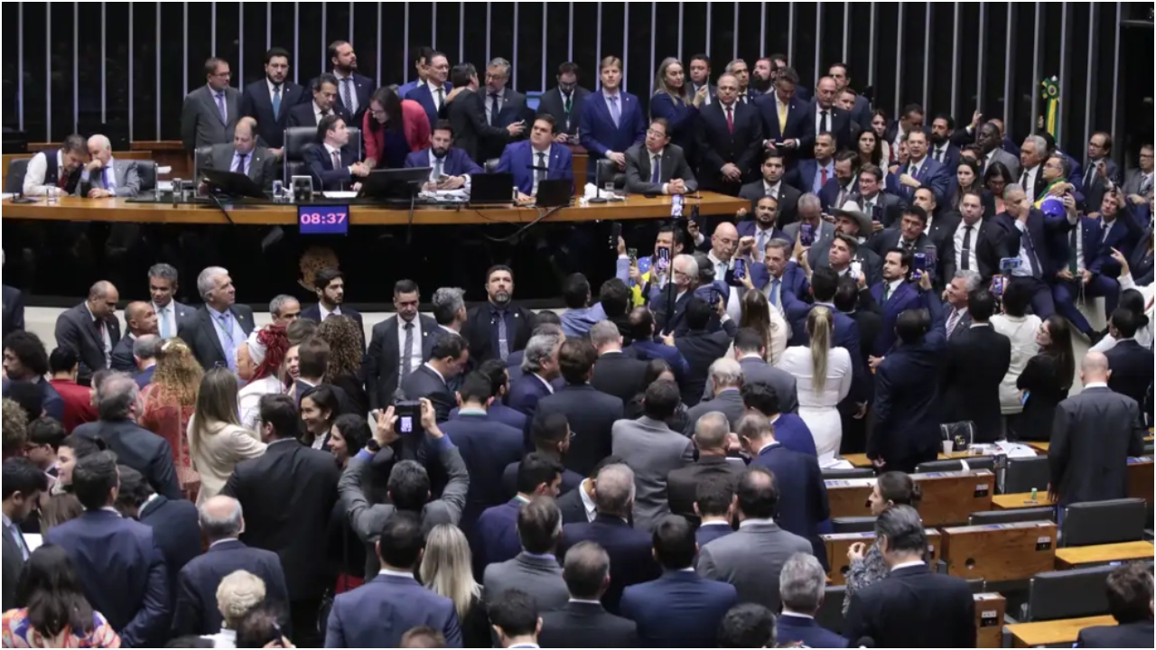 O Congresso Nacional, durante a votação do PL da Anistia