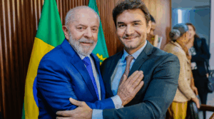 O presidente Lula e o ministro Celso Sabino