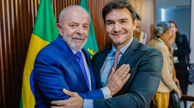 O presidente Lula e o ministro Celso Sabino