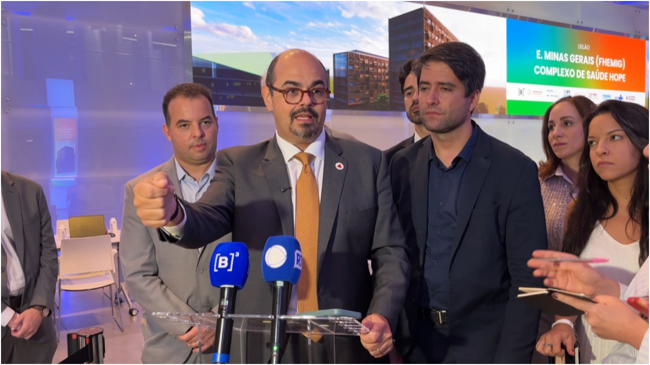 O vice-governador, Mateus Simões, e o secretário de Saúde, Fábio Baccheretti