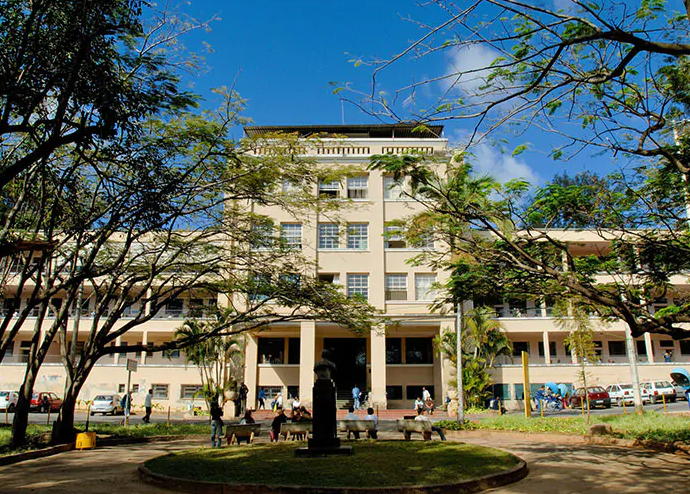 A fachada do hospital da Baleia