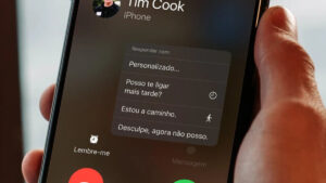 Tela de iPhone e Galaxy mostrando assistente de chamadas automáticas com inteligência artificial