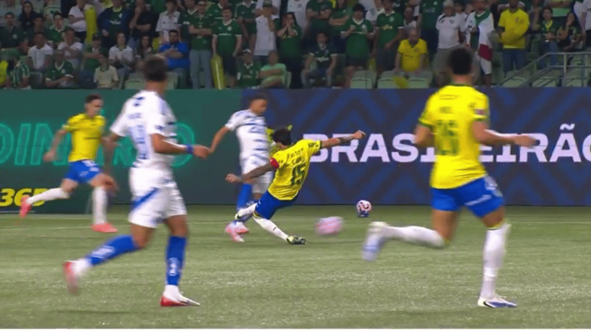 Lance polêmico de Gustavo Gómez
