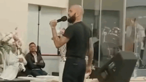 Daniel Alves durante pregação