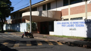 fachada de escola em uberlândia
