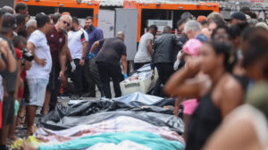 corpos enfileirados no rio de janeiro