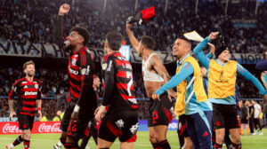 jogadores do flamengo comemorando