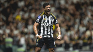 hulk comemorando gol