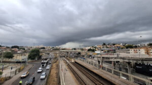 céu fechado nublado chuva