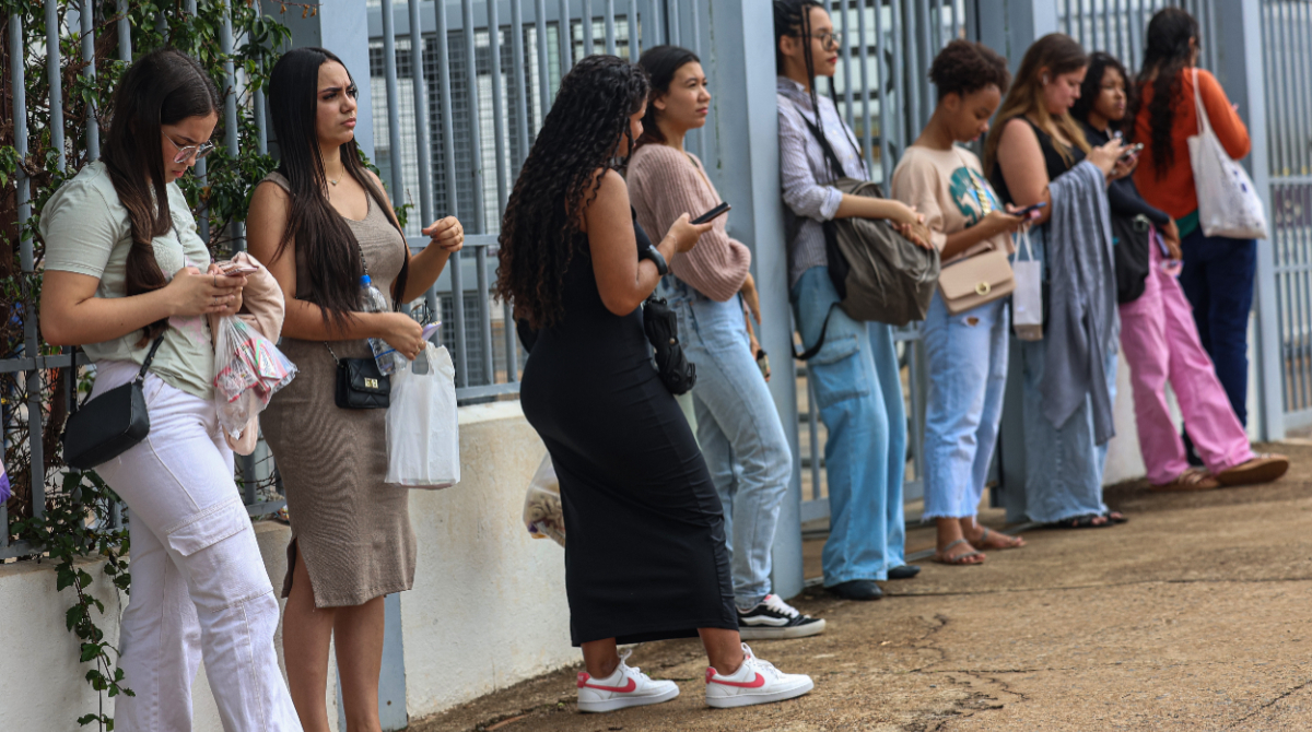 Candidatos na fila do ENEM