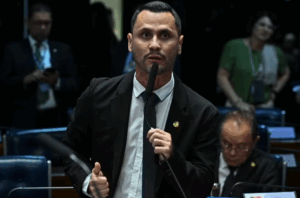 O senador Cleitinho Azevedo