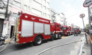Caminhão dos Bombeiros no Tatuapé, em SP