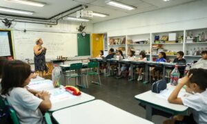 Professora em sala de aula