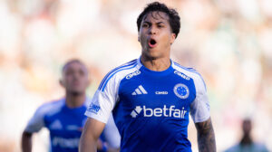 kaio jorge comemorando