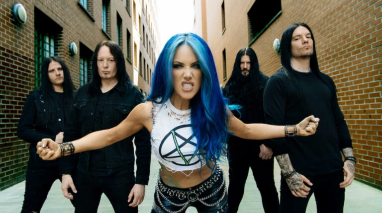 formação da banda arch enemy com alissa white–gluz