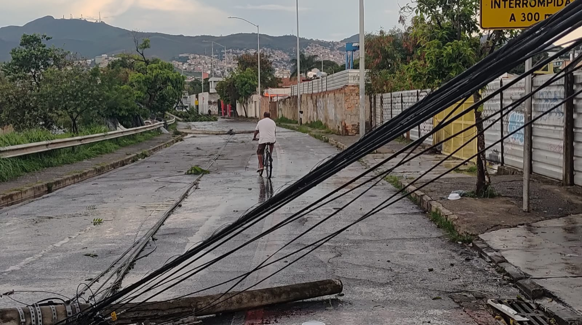 queda de poste em bh
