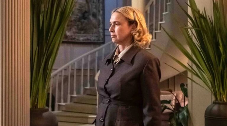 Kelzy Ecard é Helga em Três Graças