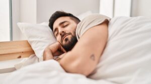 dormir assistindo tv