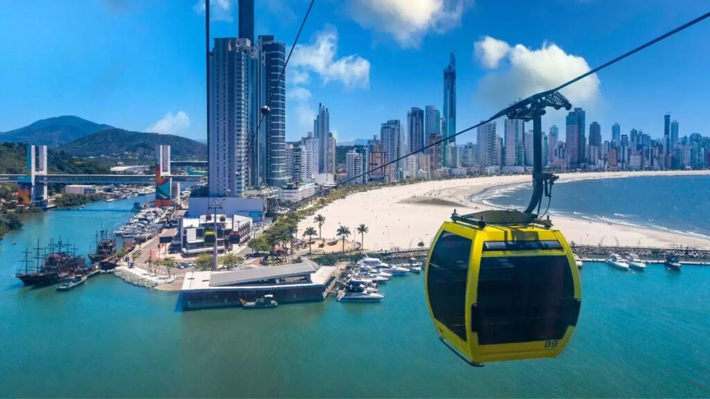 Praias e teleférico