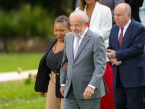 Presidente Lula na reunião ministerial