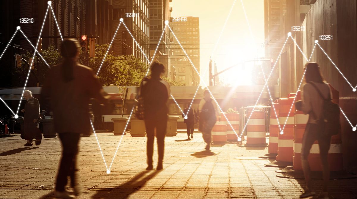 pessoas andando na rua