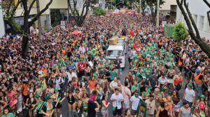 O Carnaval de Belo Horizonte contará com quase 500 desfiles no período de folia. (Foto: Gustavo Macedo/98)