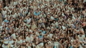 Mais de 70 blocos vão desfilar em Belo Horizonte no sábado, 7 de fevereiro. (Foto: Reprodução/Instagram/Cefet com Banana)