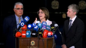Os senadores Eduado Girão e Damares Alves e o deputado Marcel vavn Hattem manifestaram contra Toffoli e o poder judiciário. (Foto: Saulo Cruz/Agência Senado)