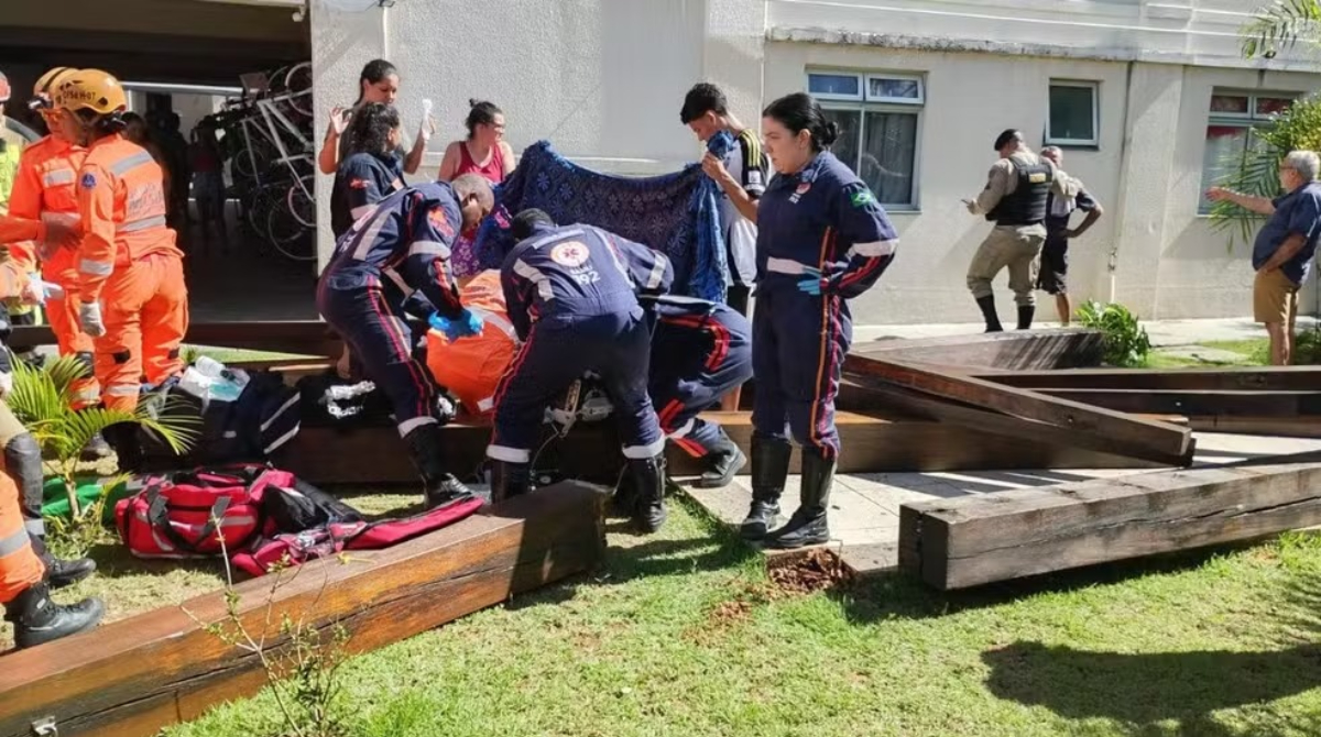 Bombeiros socorrem crianças