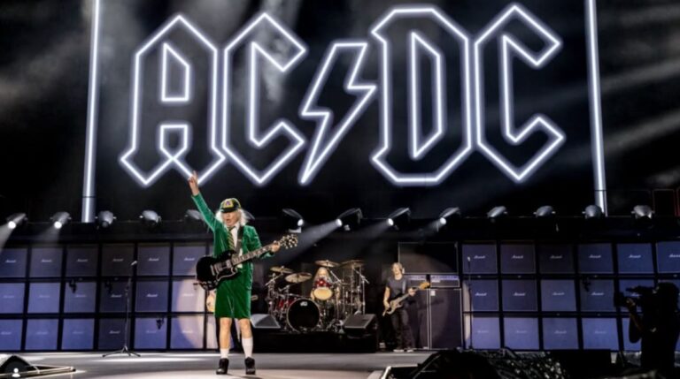 AC/DC fez o primeiro de três shows no Brasil durante a turnê "Power Up" na terça-feira (24/2). Foto: Reprodução/Instagram/ACDC)