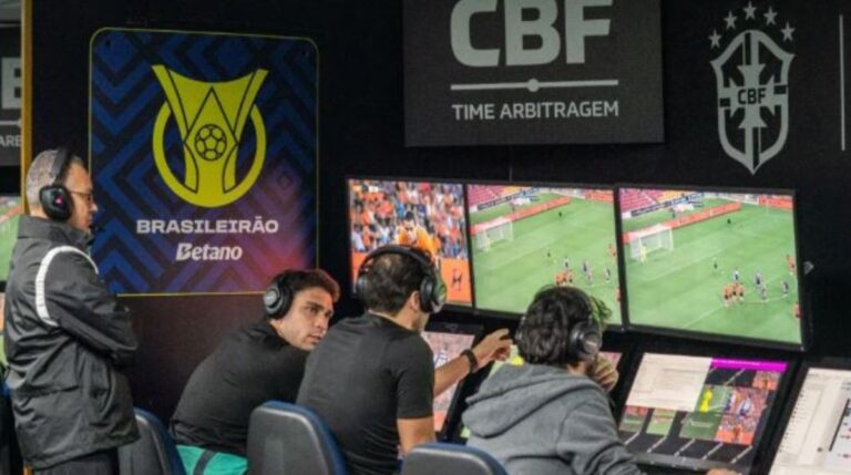 Ampliação do protocolo do VAR e regras 'anti-cera' foi anunciada neste sábado pela IFAB após assembleia geral. (Foto: Fábio Souza/CBF)