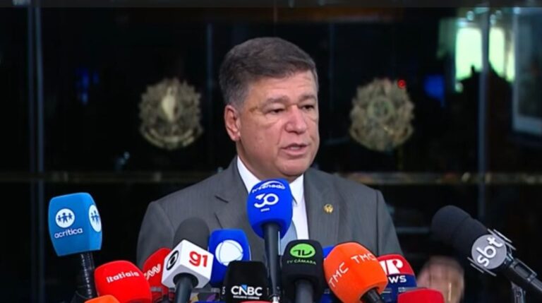 O senador Carlos Viana