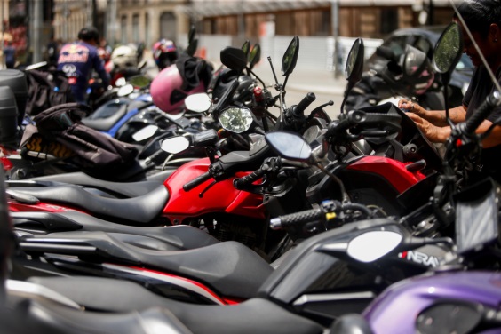 Motos estacionadas
